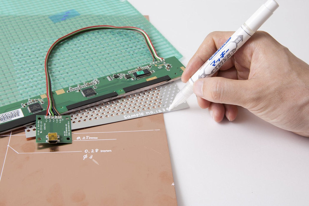 Zebra Gold Permanent Mackie Extra Fine Paint Marker (P-YYTS20)-Kiichin - The #1 Place for Japanese Goods in Your Hand!