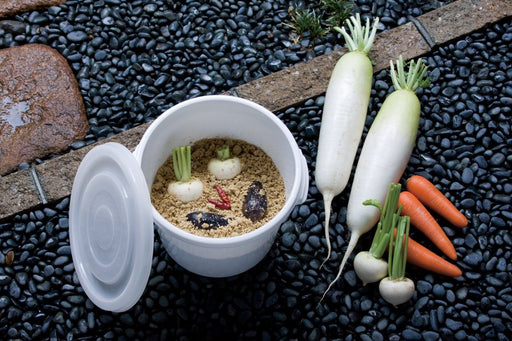 Squirrel 8.9L Round White Pickles Container - Made In Japan-Kiichin - The #1 Place for Japanese Goods in Your Hand!