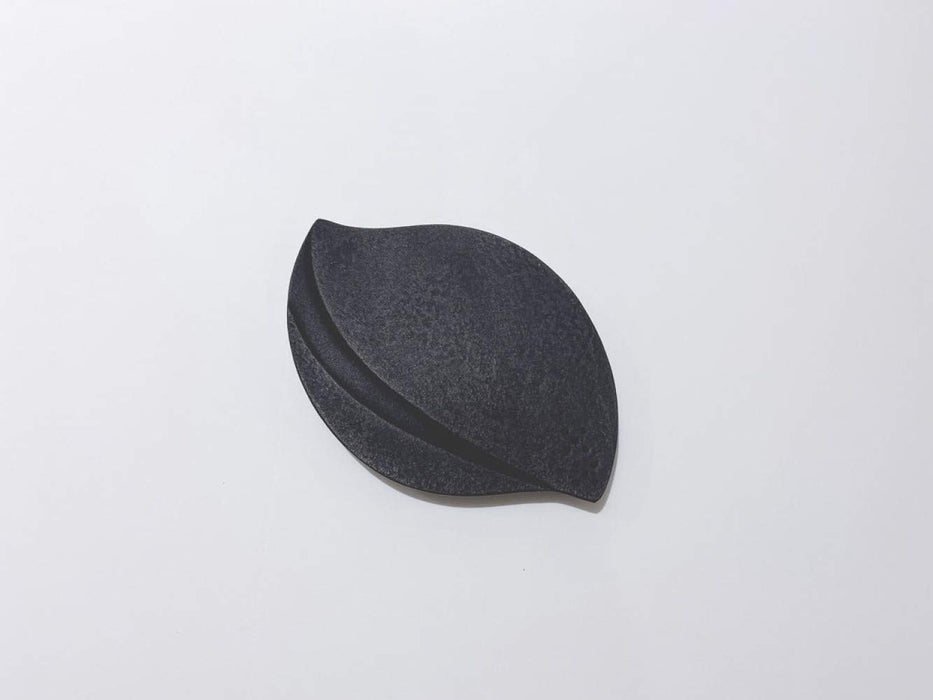 Iwachu Kamashiki Leaf Black Nambu Ironware 15.5x10.5cm Model 17087-Kiichin - The #1 Place for Japanese Goods in Your Hand!
