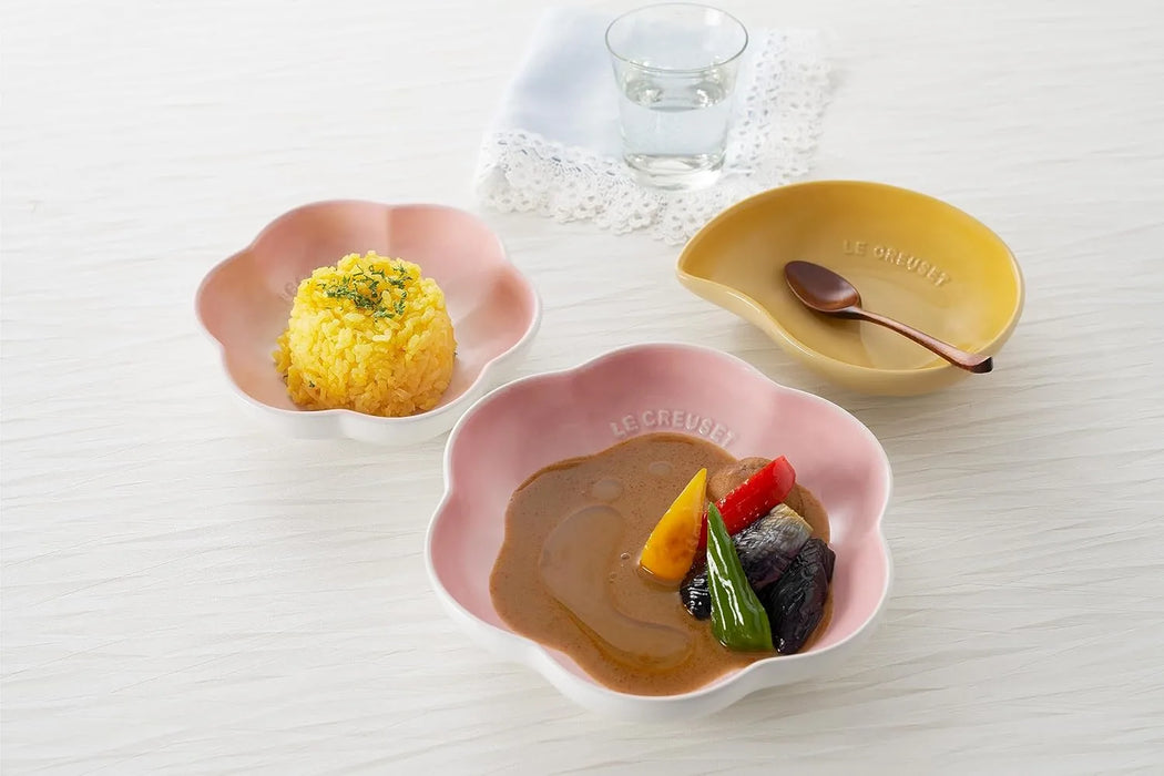 Le Creuset Sphere Round Flower Dish Medium Powder Pink Heat Resistant Microwave Oven Safe by Le Creuset