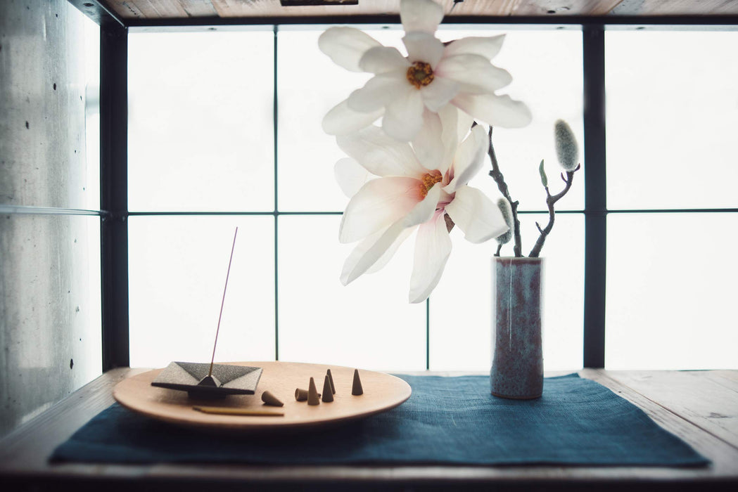 Nippon Kodo Kayuragi Sandalwood Incense Cones - 12Pcs Japan + Stand-Kiichin - The #1 Place for Japanese Goods in Your Hand!